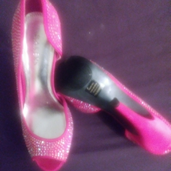 Heels - Picture 2 of 5